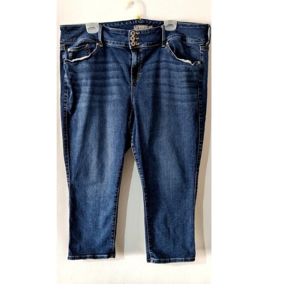Torrid Crop Jegging Feel the Fit Super Soft Crop Jeans Size 22 Whiskered Blue - Picture 2 of 6